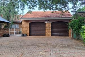 PR1692 - Lovely townhouse with 3 bedrooms, a spacious yard and lapa